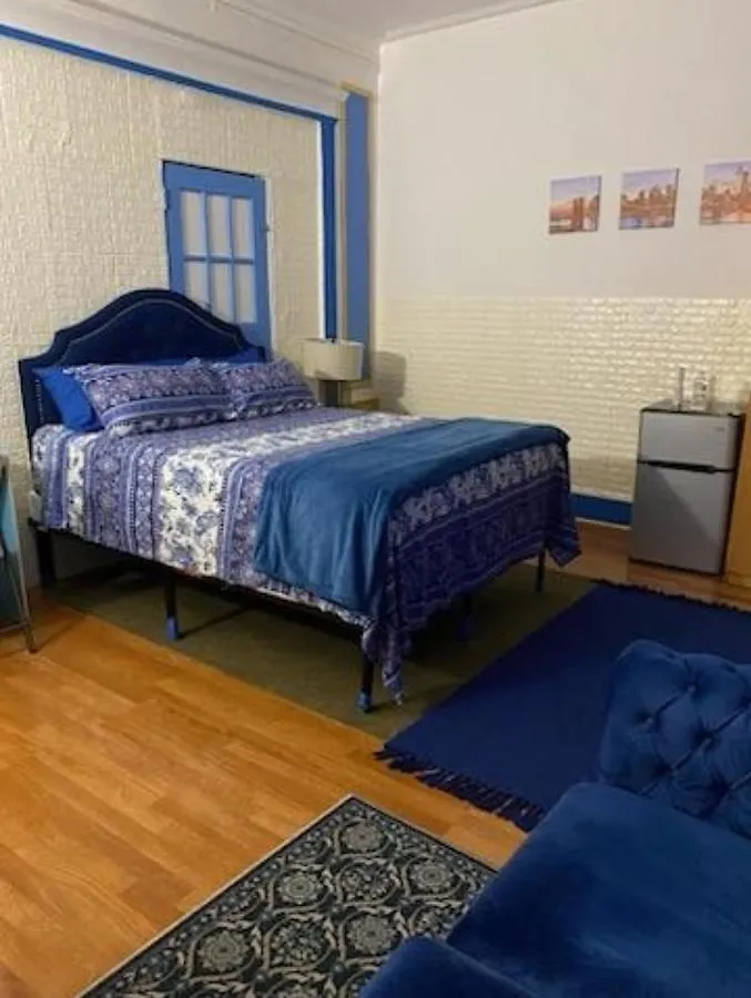 Jad Hosts Crown Heights On The Parkway Hotel New York Guest house